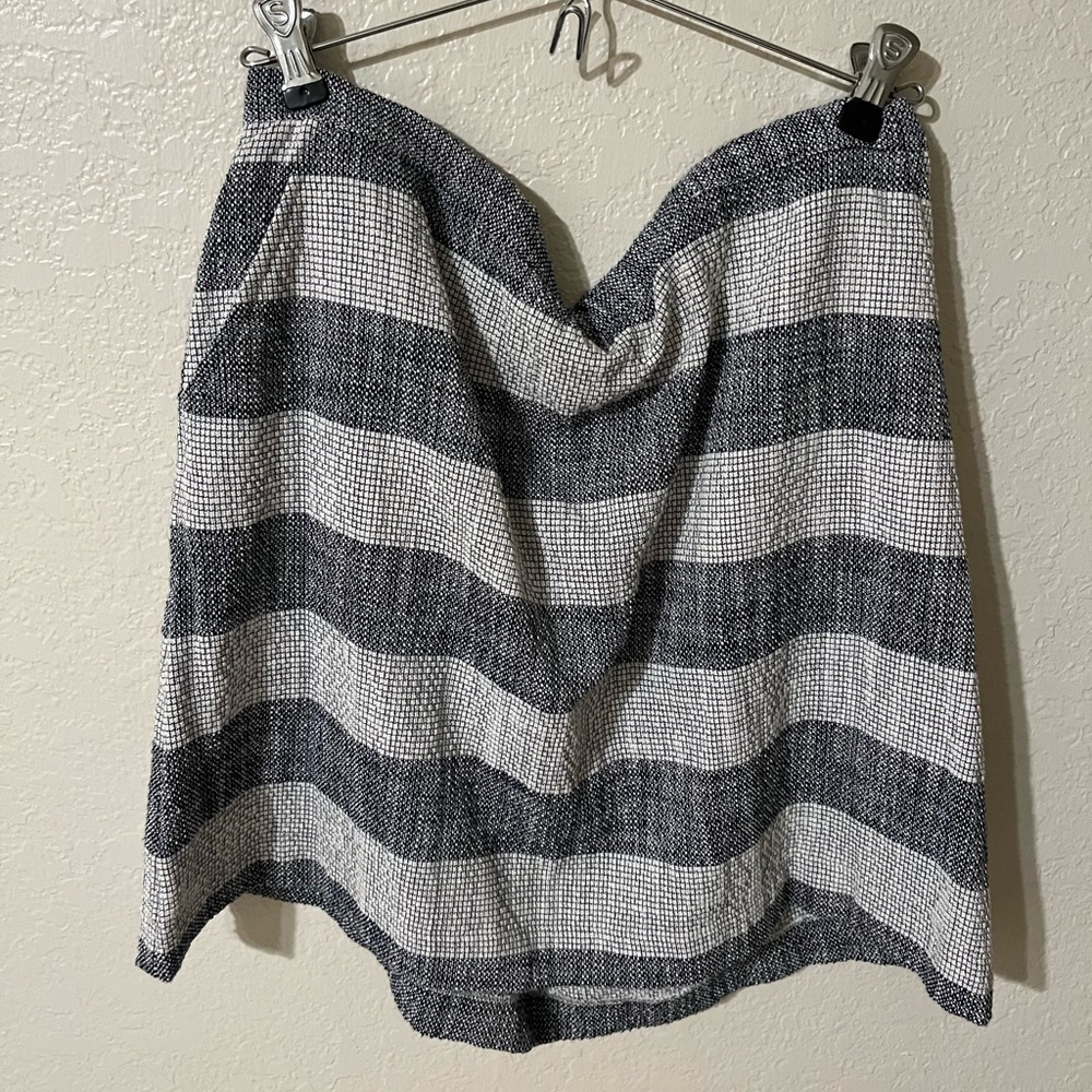 A New day classy comfy skirt WITH pockets!